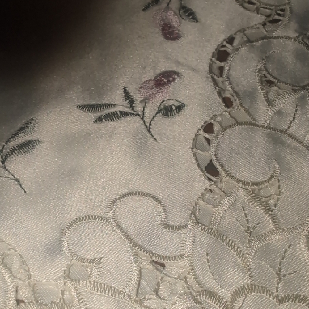 Machine Made Vintage Linens Lot #18 - Picture 4 of 13